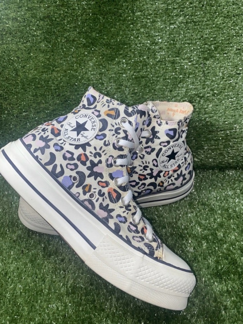 Converse Platform High-Top Sneakers in Cream Multi Print Size 8.5